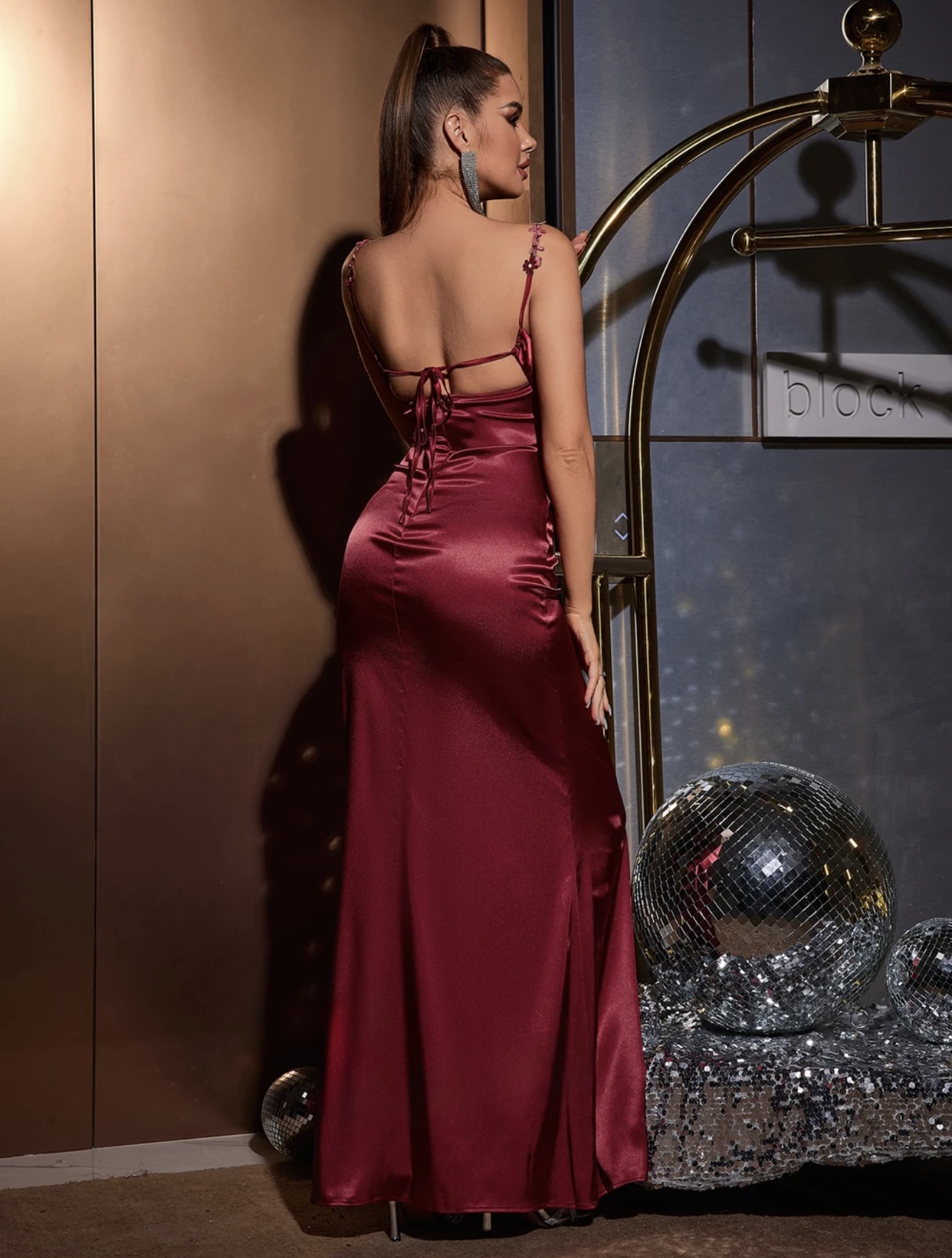 Floral Neckline Strap Bodycon Dress - Image 10